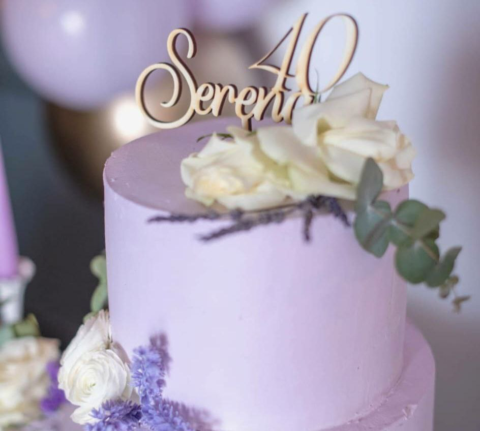 Cake topper in legno